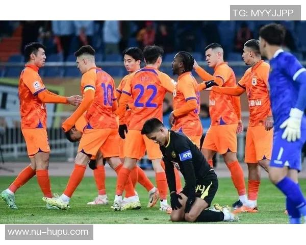 足球巨星深情告别老东家感人视频引发球迷热议